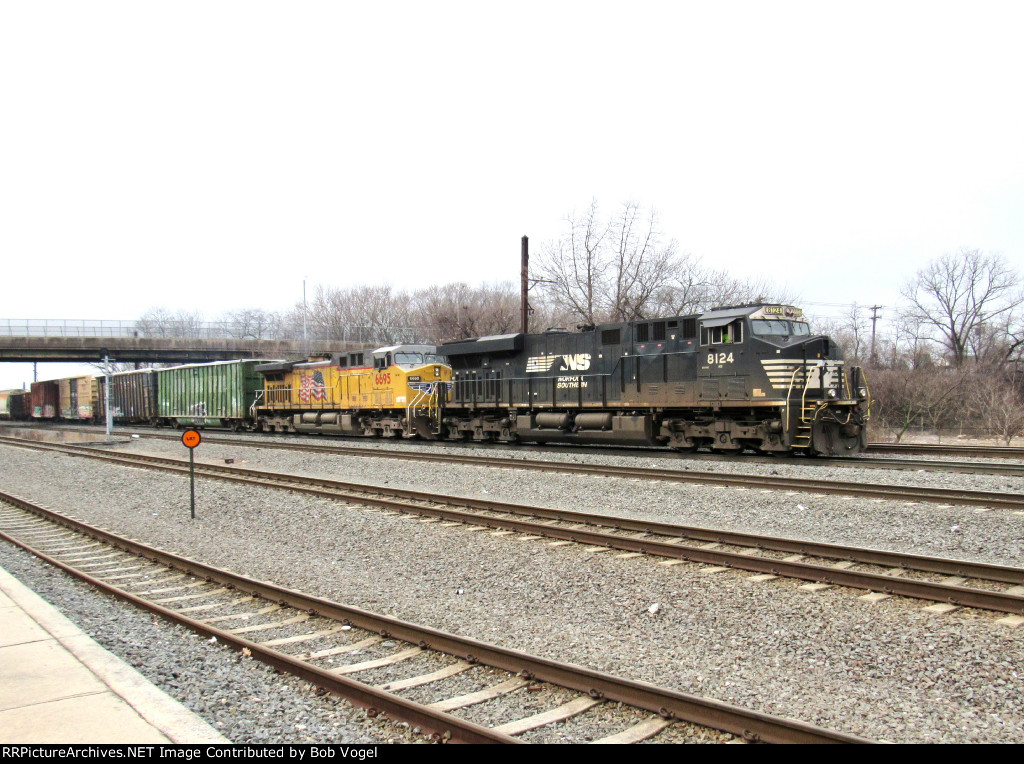 NS 8124 and UP 6695